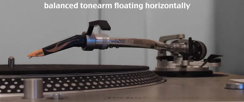 balanced tonearm floating horizontally